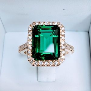 14 k solid yellow gold whit Daimonds.